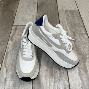 Steve Madden platform tennis shoe